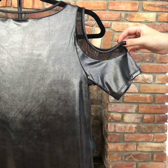 Fun Metallic Top 🌸🌼🌺 - Picture 3 of 4